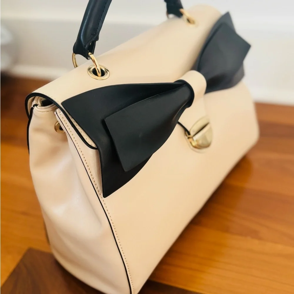 Big Neutral color bag with Black Bow and top handle and removable strap Aldo